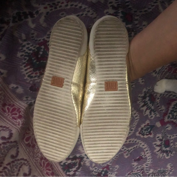 EUC 💠 Frye Metallic-Gold Slip-on Flats Size 7 (Runs Small) - Picture 13 of 13